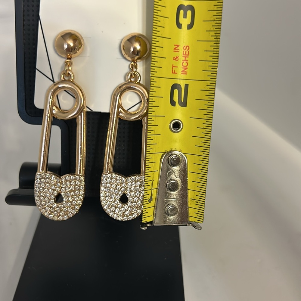 Aldo Gold Tone Safety Pin Design Rhinestones Earrings ~2.5" Macellaria. New - Picture 3 of 6
